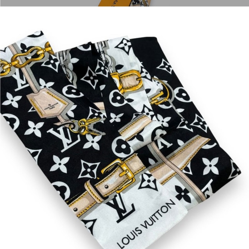 Louis Vuitton Silk Monogram Confidential Bandeau
Black Scarf - Picture 8 of 11